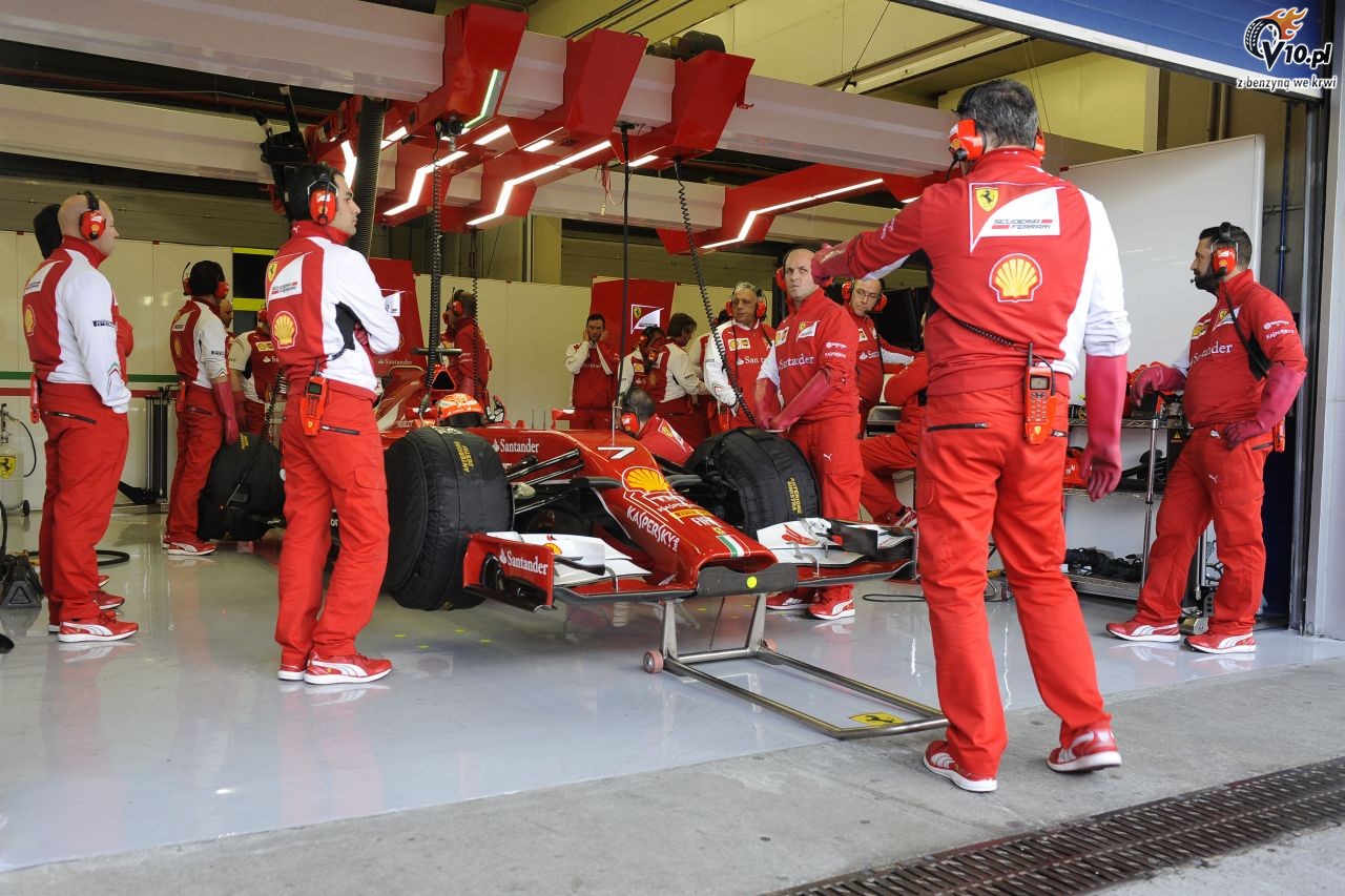 Testy F1 w Bahrajnie: Hamilton daleko przed rywalami w poranek 3. dnia
