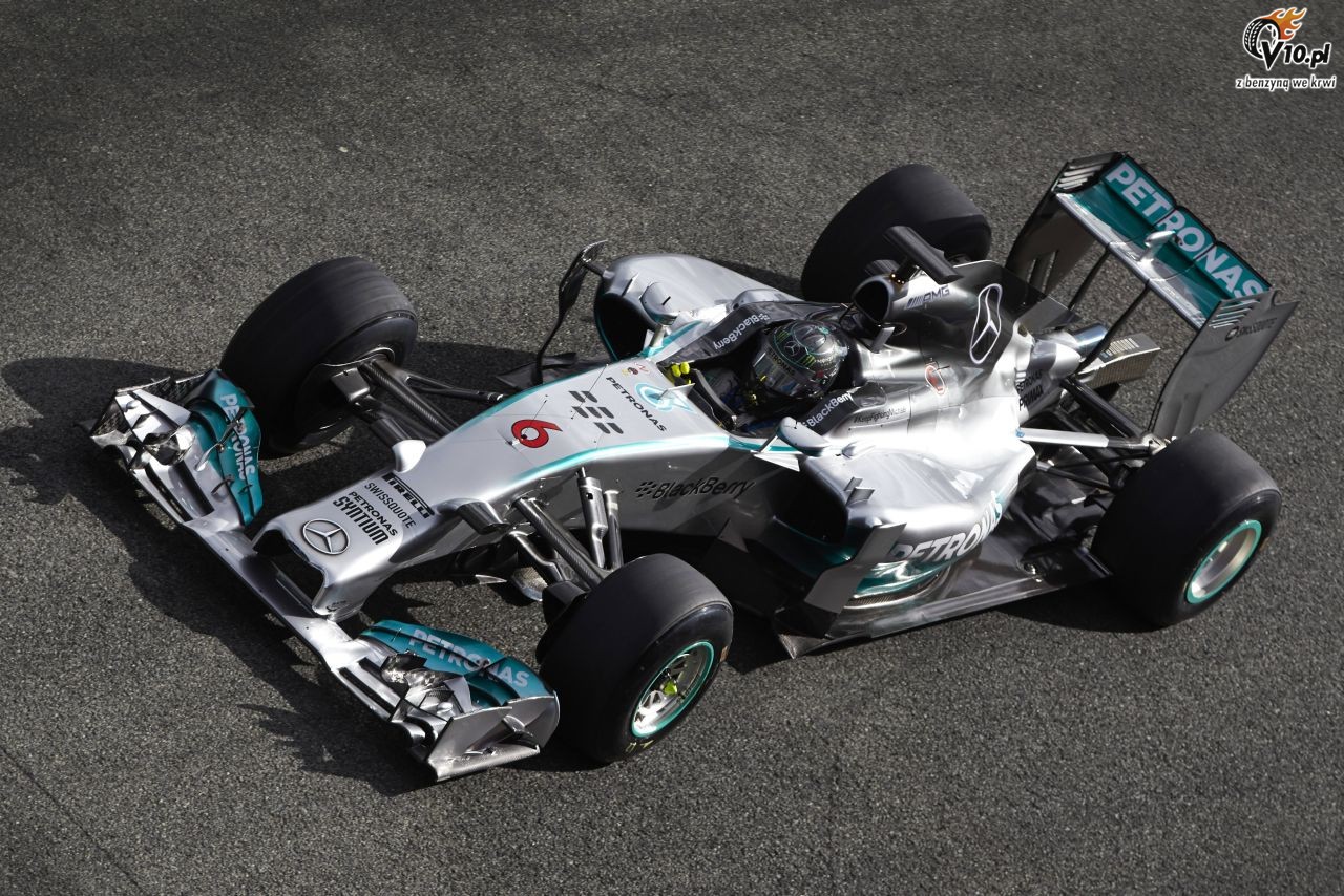 Testy F1 w Bahrajnie: Magnussen zdecydowanie najszybszy drugiego dnia
