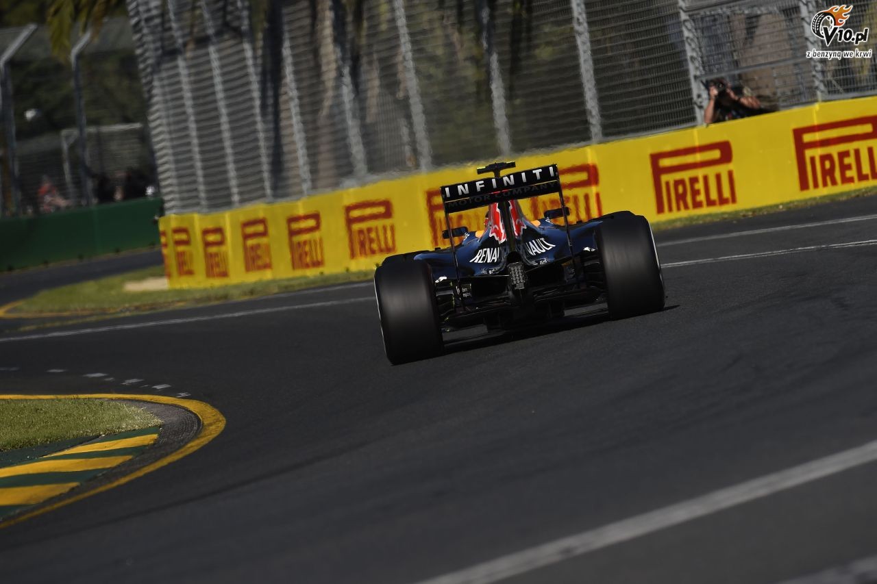 Red Bull wzywa FIA do spowolnienia Mercedesa