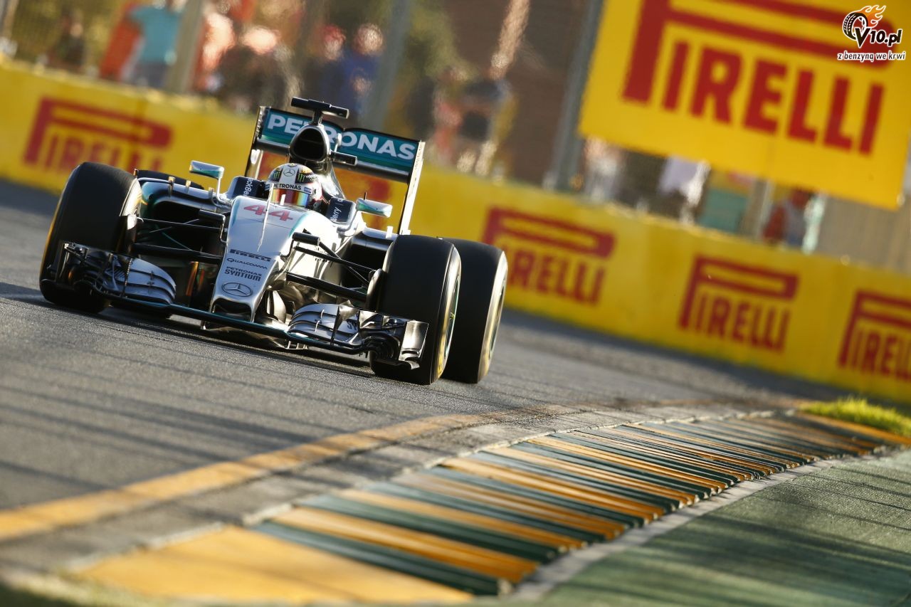 Red Bull wzywa FIA do spowolnienia Mercedesa