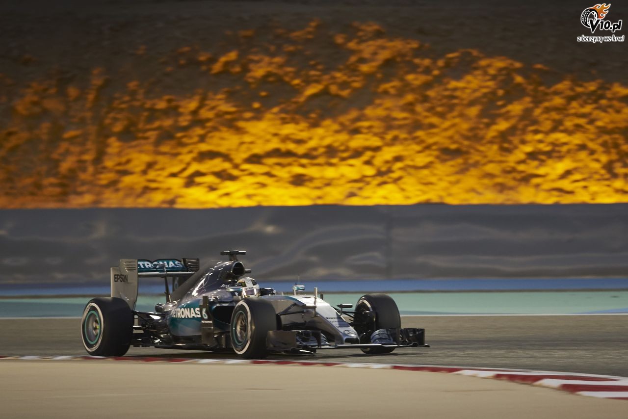 GP Bahrajnu - wycig: Hamilton ocala przed Raikkonenem