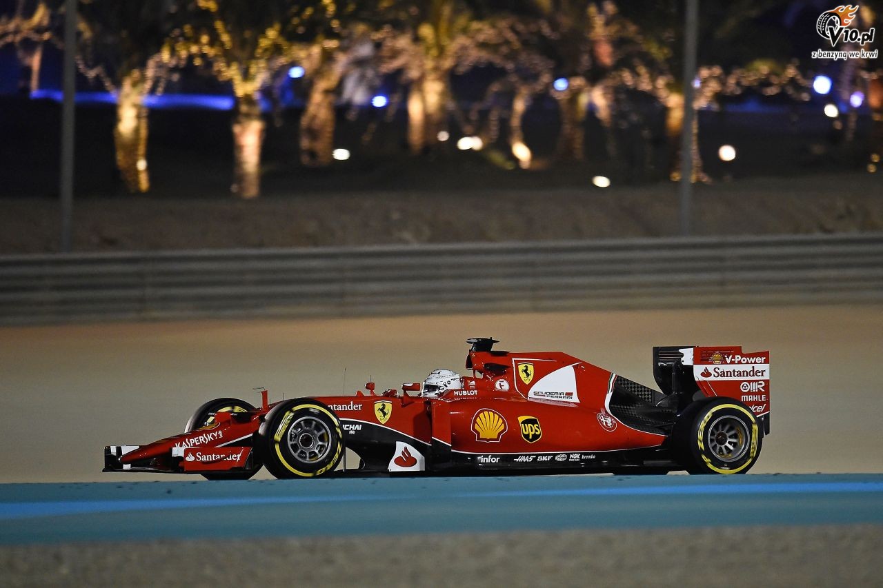 GP Bahrajnu - wycig: Hamilton ocala przed Raikkonenem