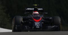 Kierowcy McLarena z karami cofnicia na starcie cznie o 105 pozycji