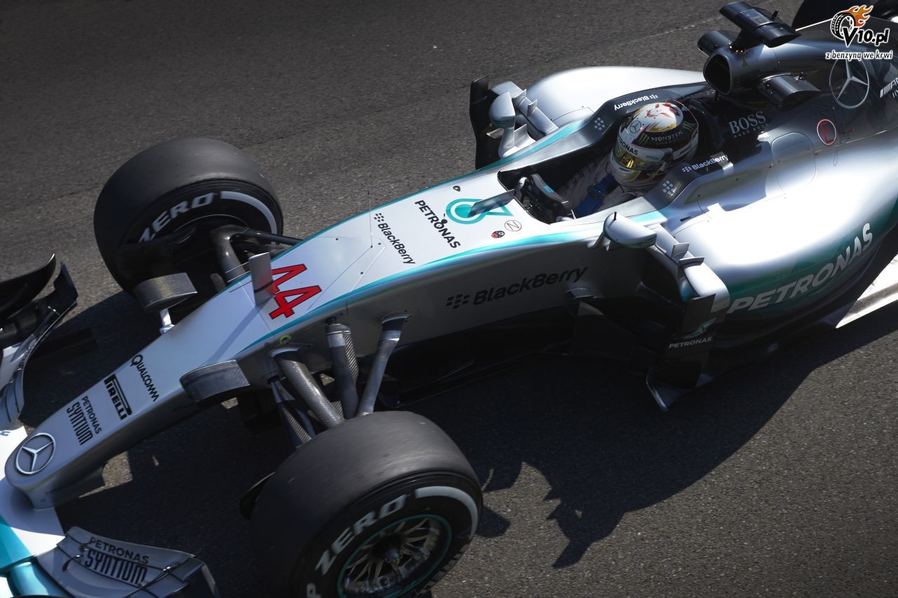 F1 rozwaa oson na kokpit bolidu z szybk