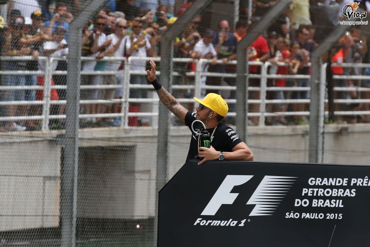 Hamilton nie ma potrzeby trzymania si w F1 z innymi kierowcami