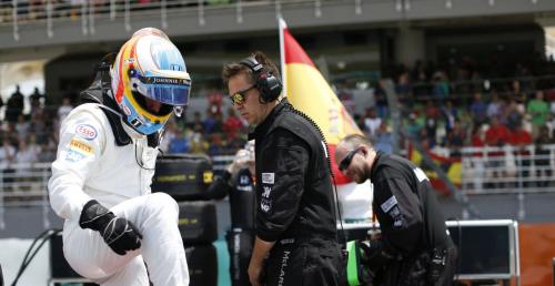 Alonso mile zaskoczony walką w wyścigu z rywalami