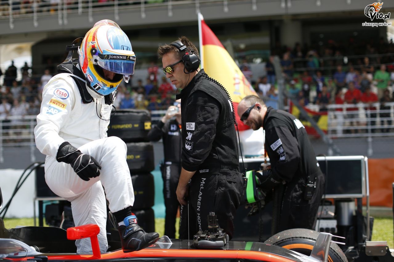 Alonso mile zaskoczony walk w wycigu z rywalami