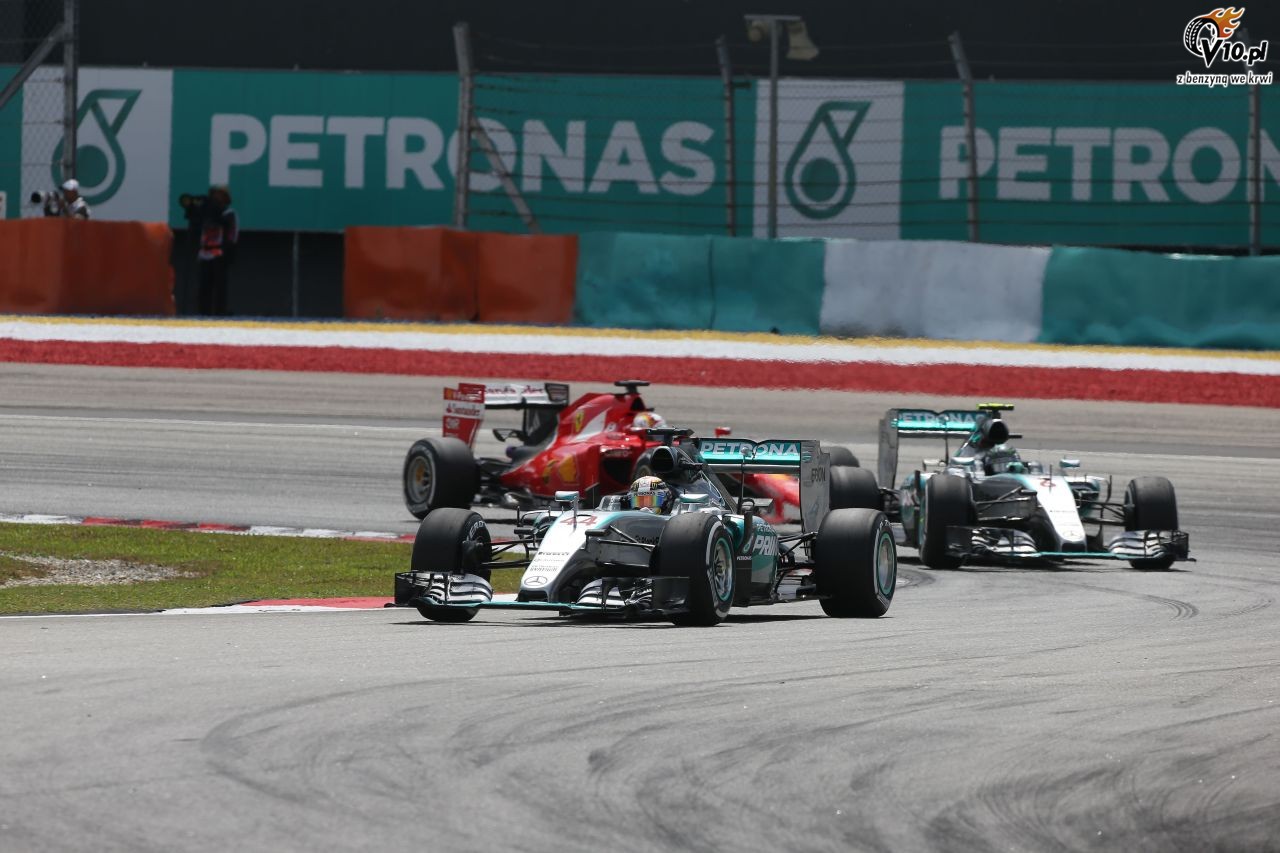 Vettel nadal wierzy w walk o mistrzostwo, szef Ferrari nie