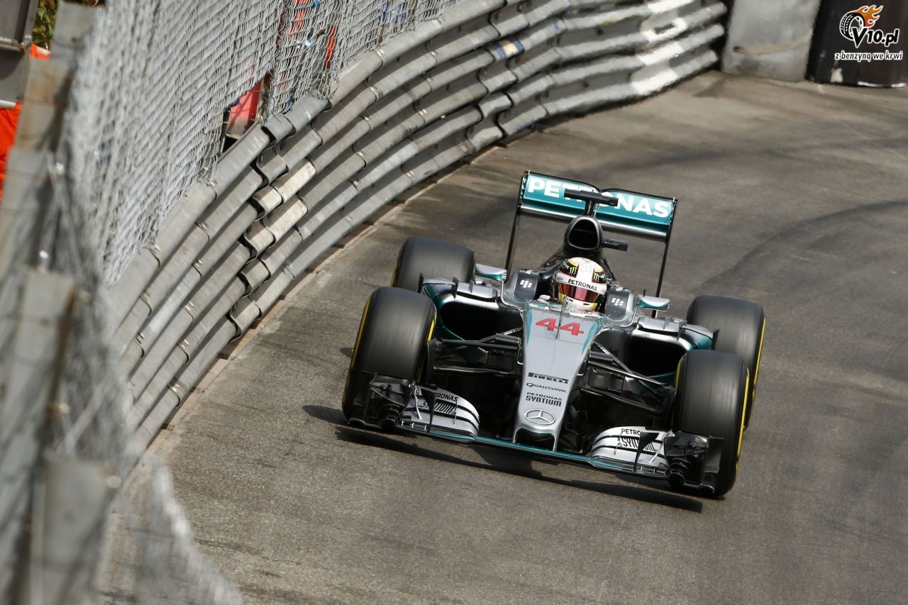 Mercedes kaja si Hamiltonowi