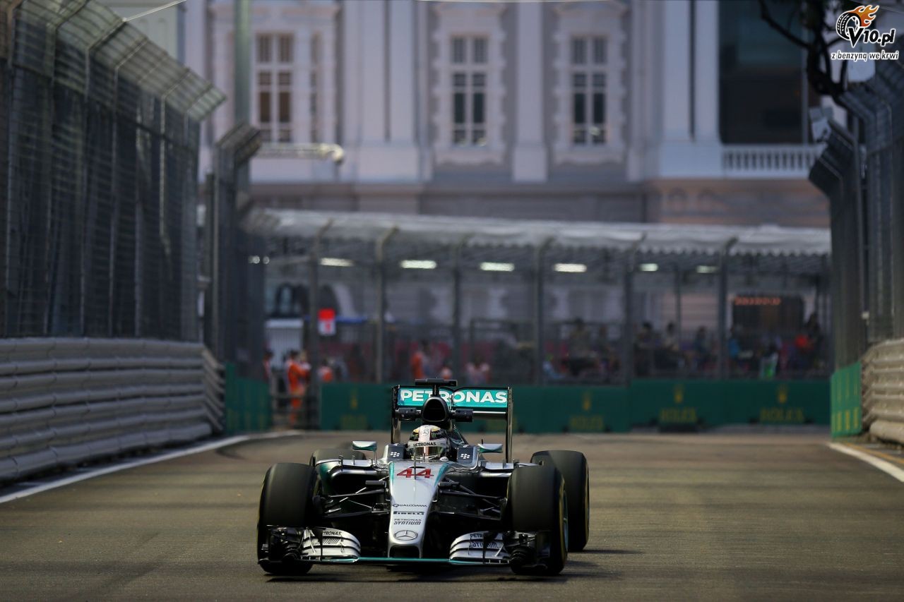 GP Singapuru - kwalifikacje: Vettel na pole position, fatalny Mercedes