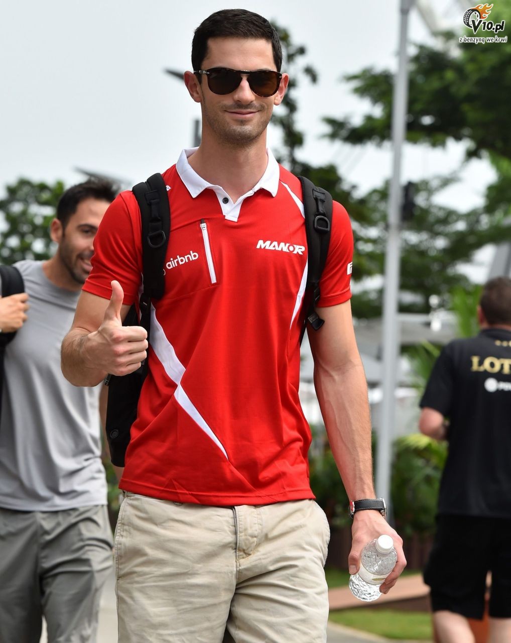 GP Singapuru - 1. trening: Rosberg najszybszy, Rossi na barierach