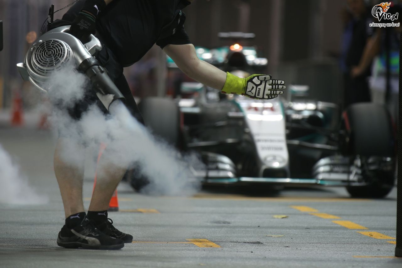 Button: Zapa formy w GP Singapuru korzystna dla Mercedesa