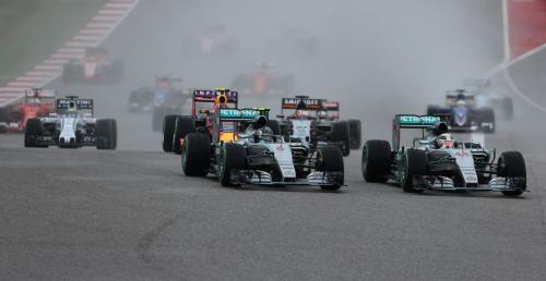 Waciciel F1 chwali Hamiltona za wypchnicie Rosberga na starcie GP USA