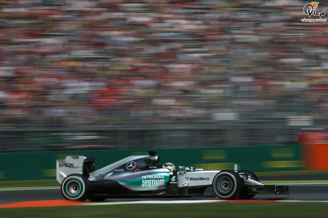 Mercedes ju spokojny o silnik Hamiltona