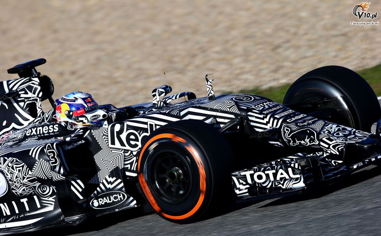 Red Bull musi testowa bez przedniego skrzyda po wypadku Kwiata