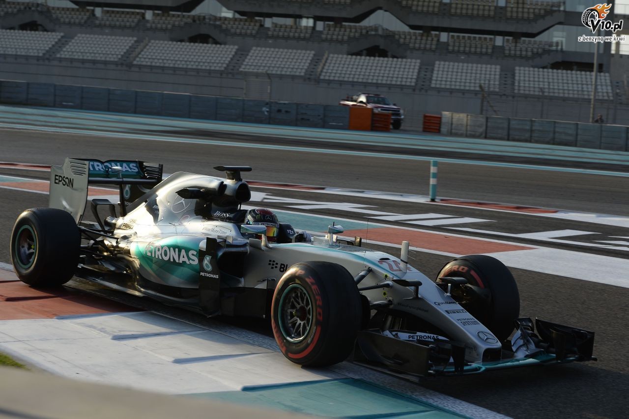 Testy opon w F1 po GP Abu Zabi 2015