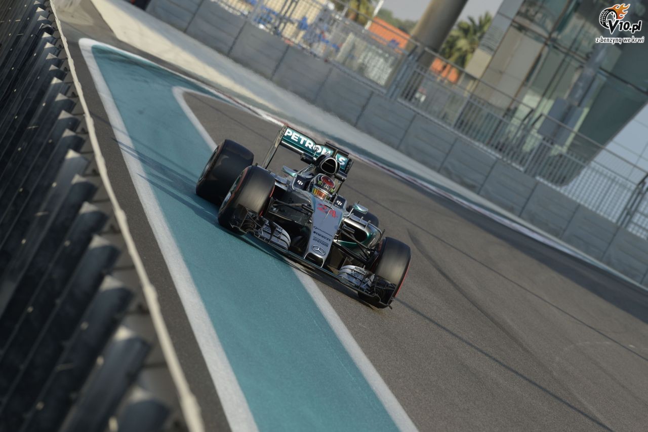 Testy opon w F1 po GP Abu Zabi 2015