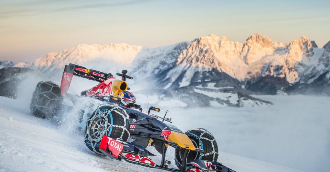 Verstappen zjeżdża bolidem F1 w Alpach