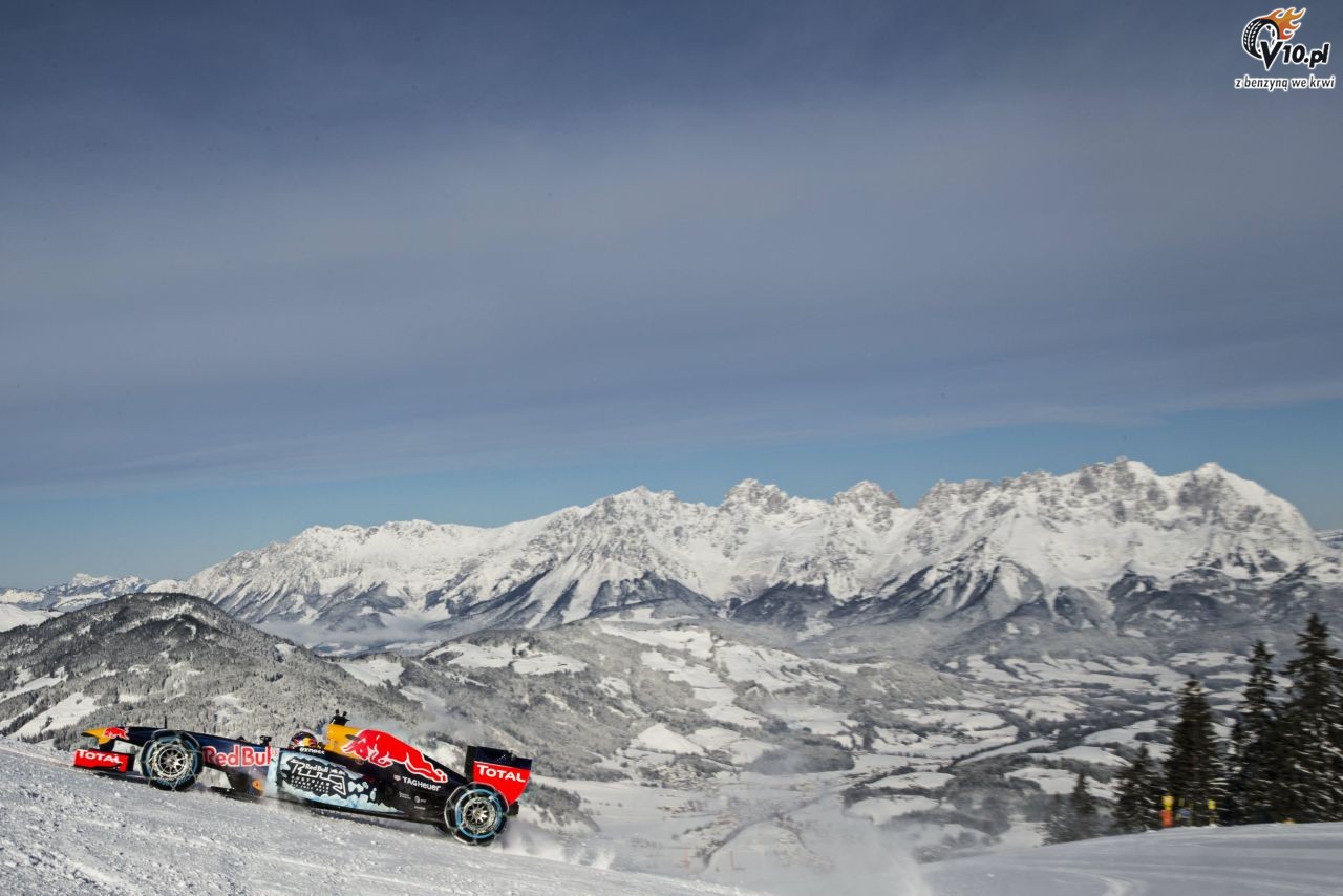 Bolid F1 w Alpach