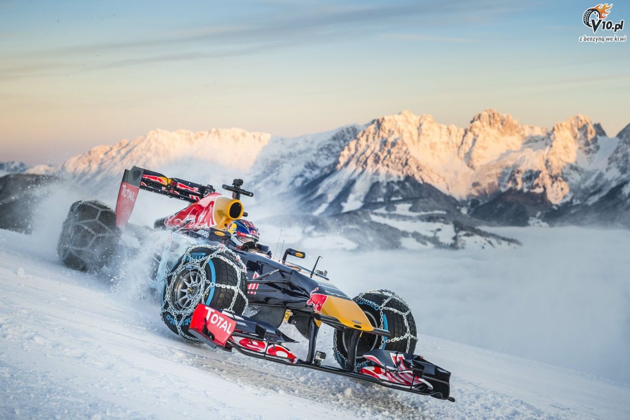 Bolid F1 w Alpach