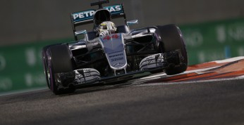 GP Abu Zabi - wyścig: Hamilton wygrywa, ale oddaje Rosbergowi...