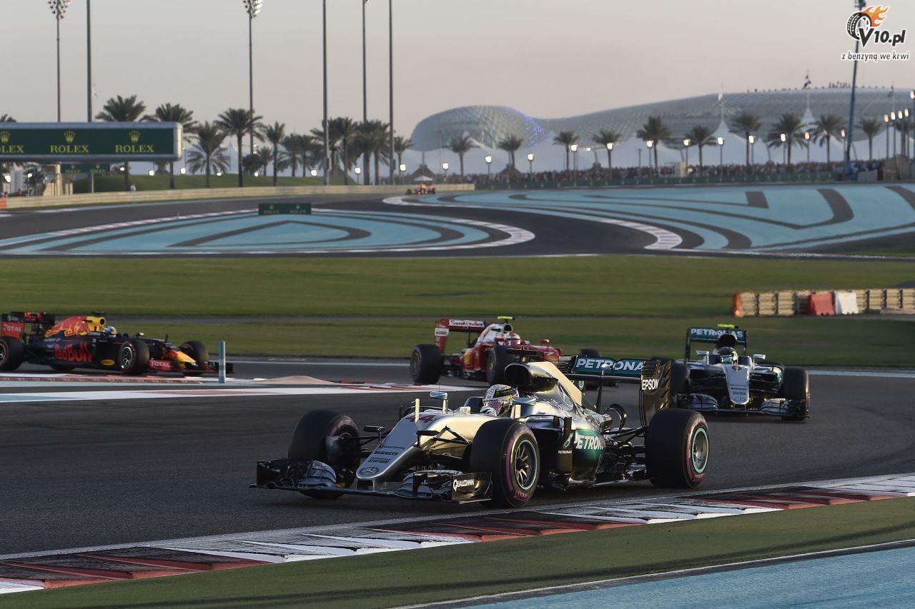Rosberg ba si, e Hamilton sprbuje wypchn go z toru