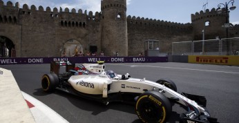 Bottas przejęty incydentem z latającą pokrywą. 