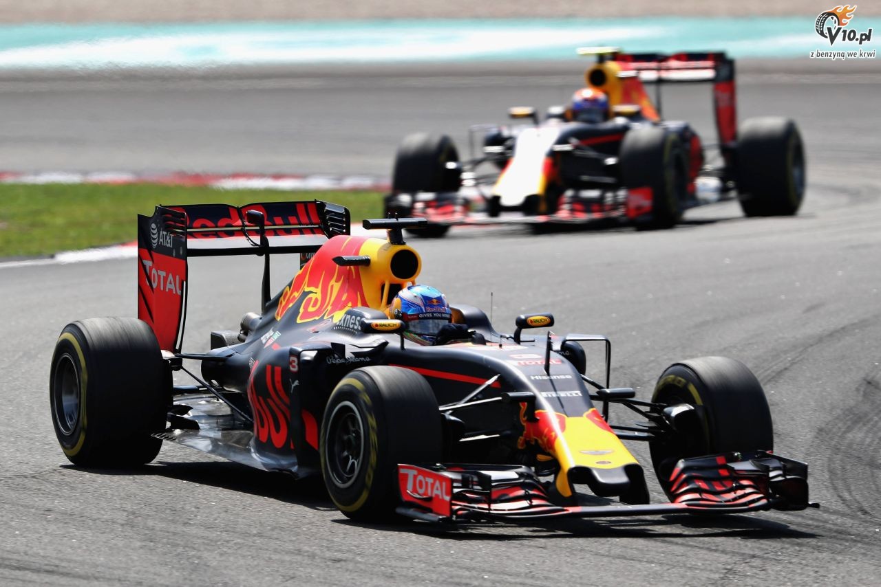 Verstappen o pojedynku z Ricciardo: Gdyby to by kto inny, wypchnbym go