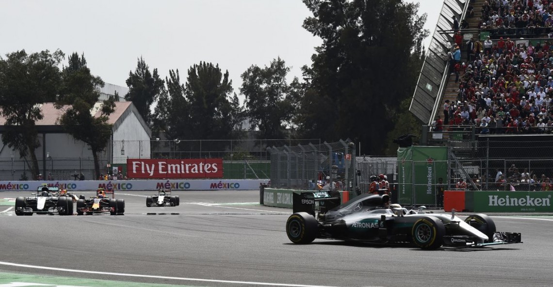 FIA obstaje przy swoim sposobie spowalniania kierowców F1 na poboczu