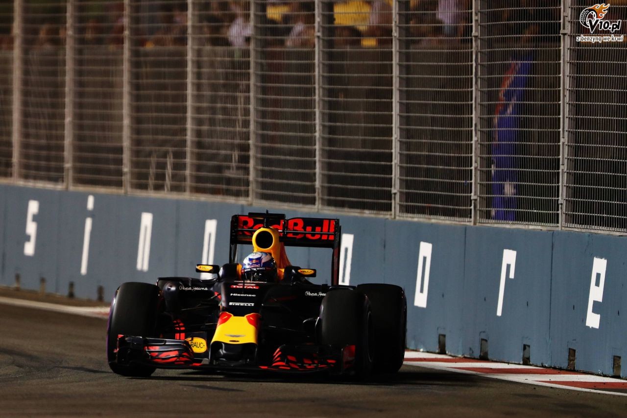 GP Singapuru - kwalifikacje: Rekordowo szybki Rosberg, klska Vettela