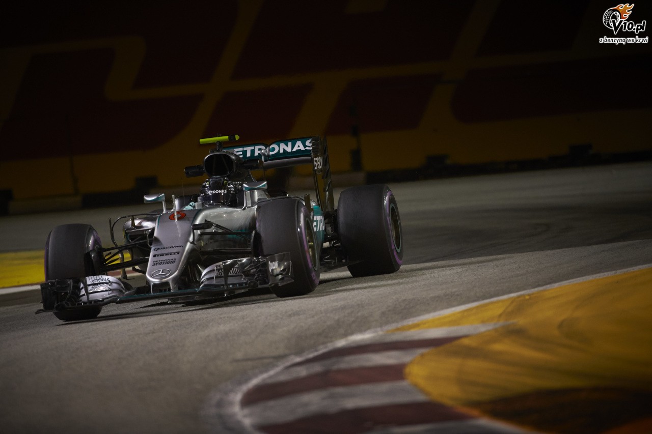 GP Singapuru - kwalifikacje: Rekordowo szybki Rosberg, klska Vettela