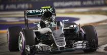 GP Singapuru - wycig: Rosberg nie da si Ricciardo i wyprzedzi Hamiltona w walce o mistrzostwo