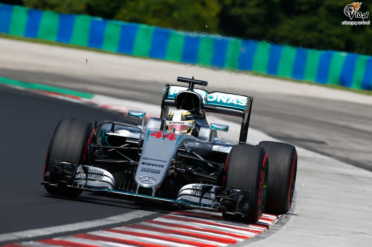 Hamilton urazi Gutierreza rodkowym palcem