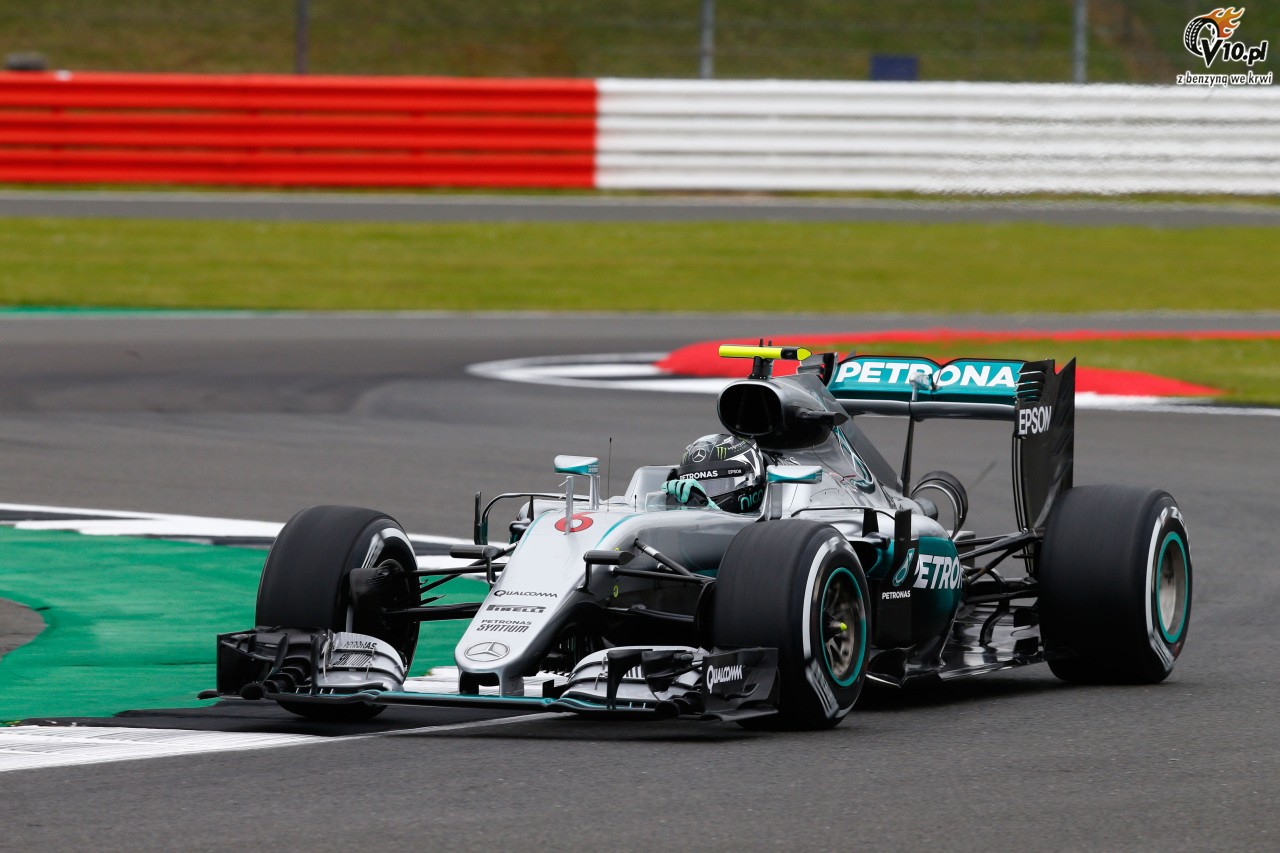 Rosberg zdegradowany na trzecie miejsce