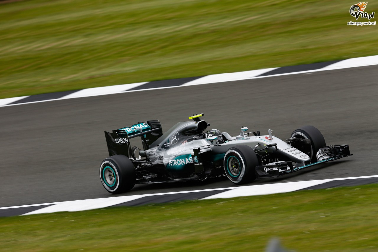 Rosberg zdegradowany na trzecie miejsce