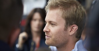 Rosberg cieszy się z braku 