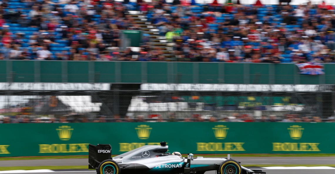 GP Wielkiej Brytanii - wyścig: Hamilton wygrywa w angielskiej pogodzie