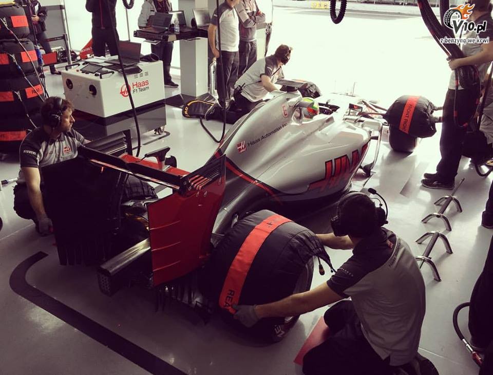 Grosjean: Haas musi naprawi hamulce