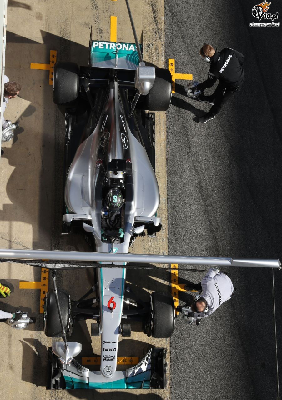 Mercedes wymieni Hamiltona i Rosberga mechanikami