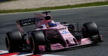 Force India poprawiło oznaczenie kierowcy na swoim bolidzie