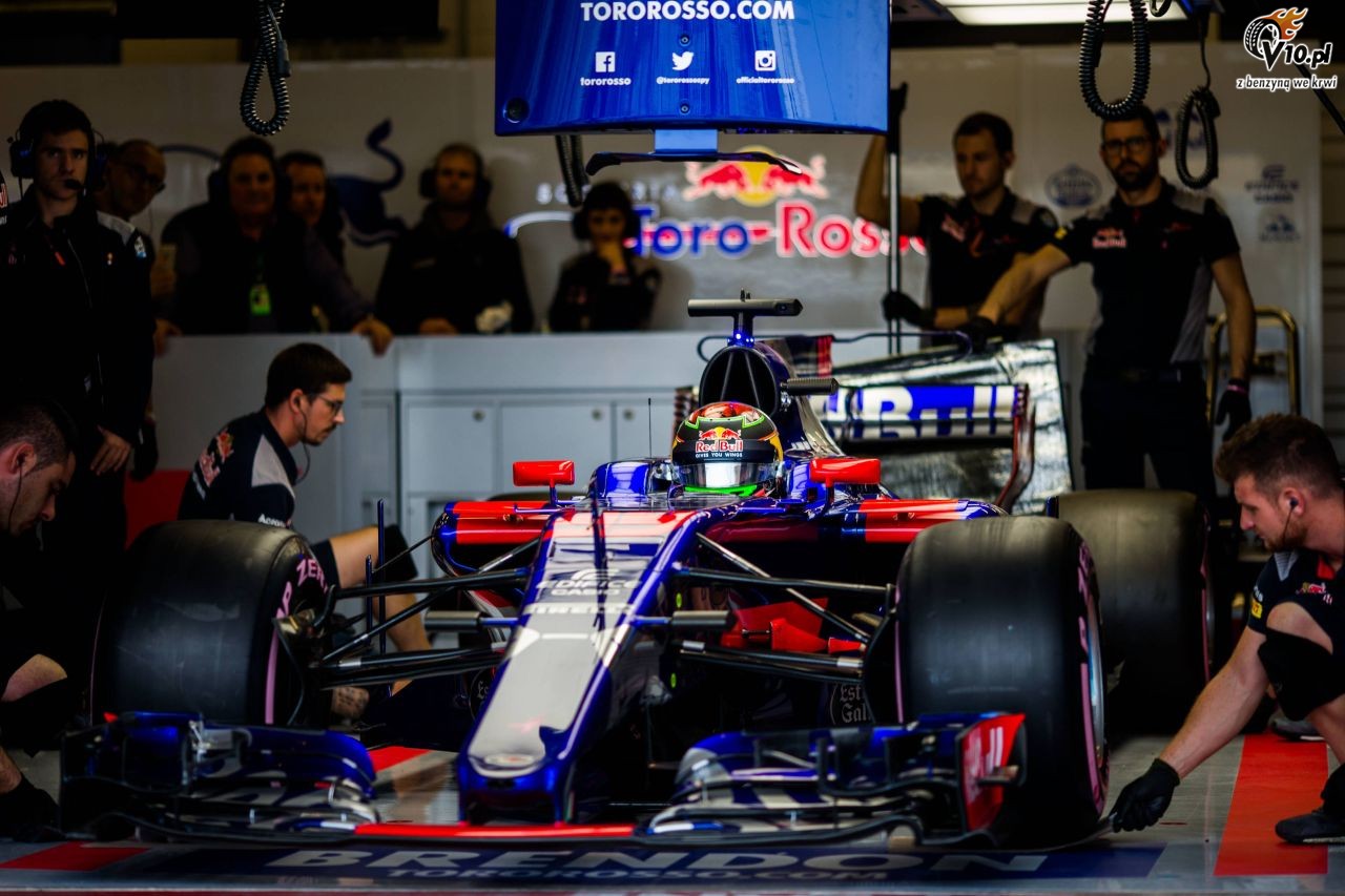 Hartley zostaje w F1 kosztem Kwiata