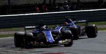 Ferrari forsuje do Saubera obu swoich juniorów