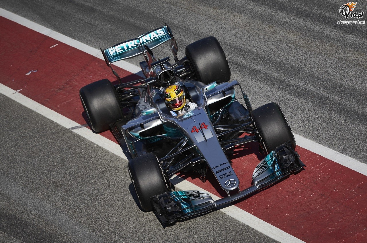 Jeden zesp F1 ju przyapany na stosowaniu nielegalnego zawieszenia