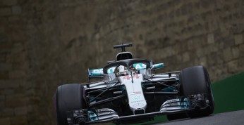 GP Azerbejdżanu - wyścig: Hamilton wychodzi zwycięsko z...
