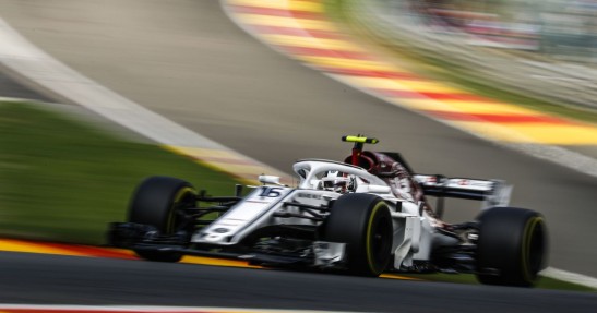 Osłona na kokpit w F1 ochroniła Leclerka podczas wypadku na torze Spa