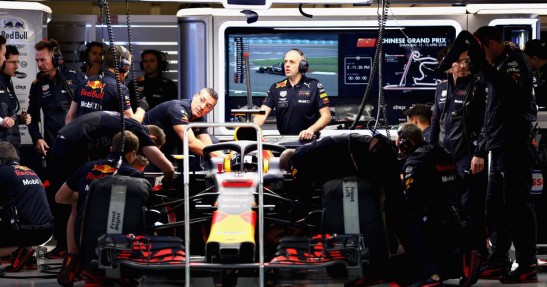 Aston Martin proklamuje się alternatywą dla Ferrari w F1