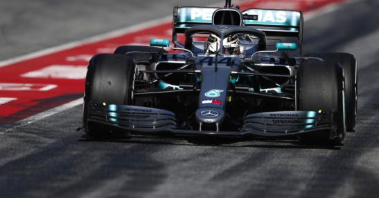 Hamilton narzeka na tegoroczne opony Pirelli dla F1. 'Są trochę twarde'