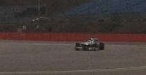 Mercedes jedzi nowym bolidem po torze Silverstone. Zobacz wideo!