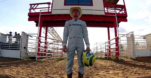 Rosberg trenuje przed sezonem 2013... Ujedanie byka! Zobacz wideo