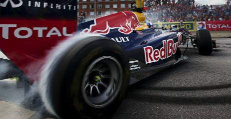 Coulthard spali gum bolidem Red Bulla na zabytkowych ulicach Kopenhagi. Zobacz foto i wideo!